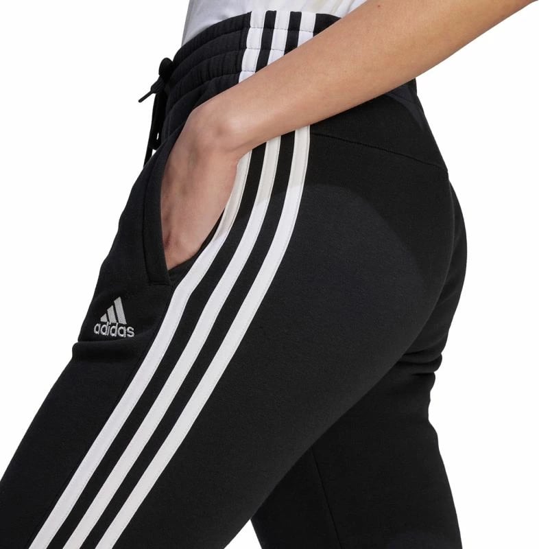 Pantallona sportive adidas për femra, të zeza