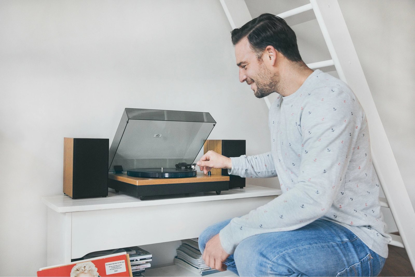 Gramafon Lenco LS-300, Bluetooth, 2 altoparlantë, druri/zi