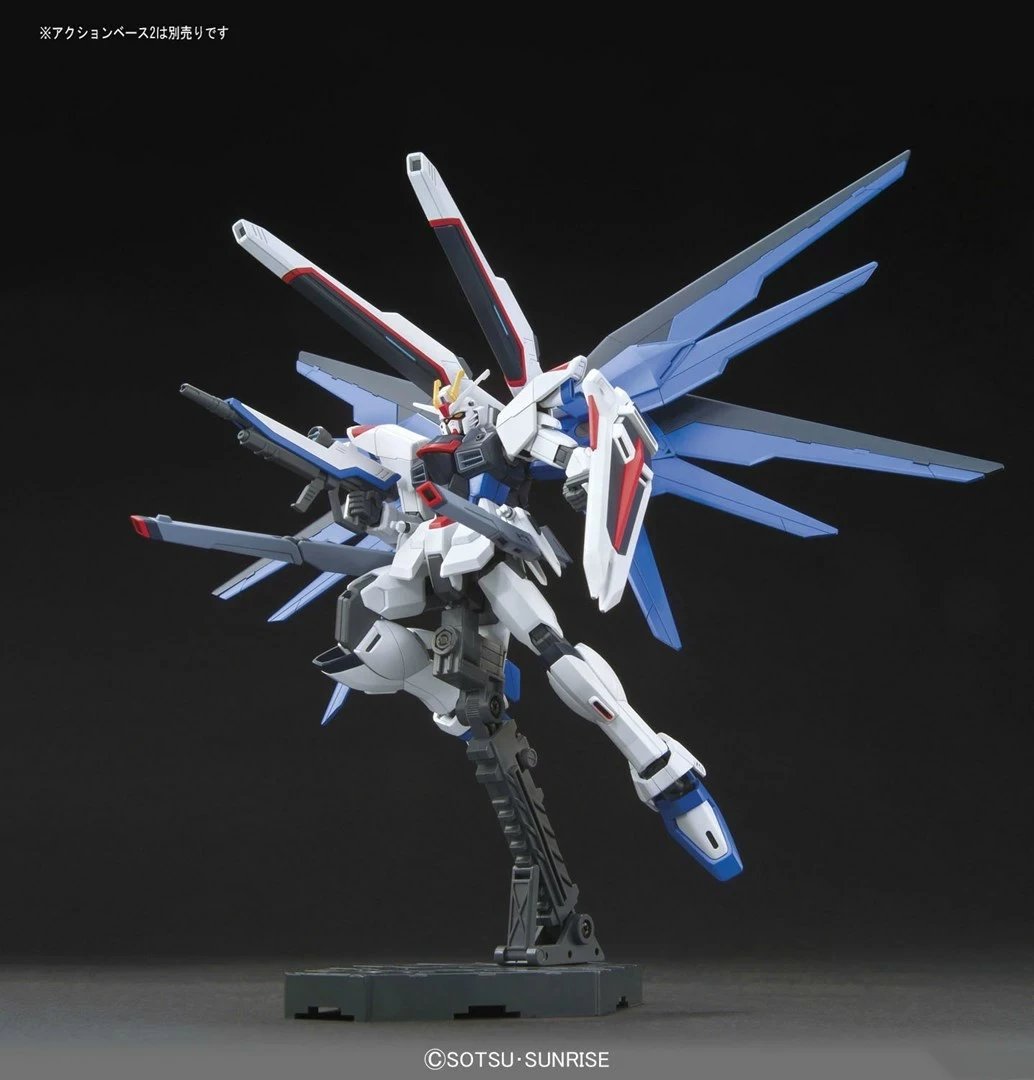 Figurë koleksionuese Bandai HGCE 1/144 ZGMF-X10A Freedom Gundam