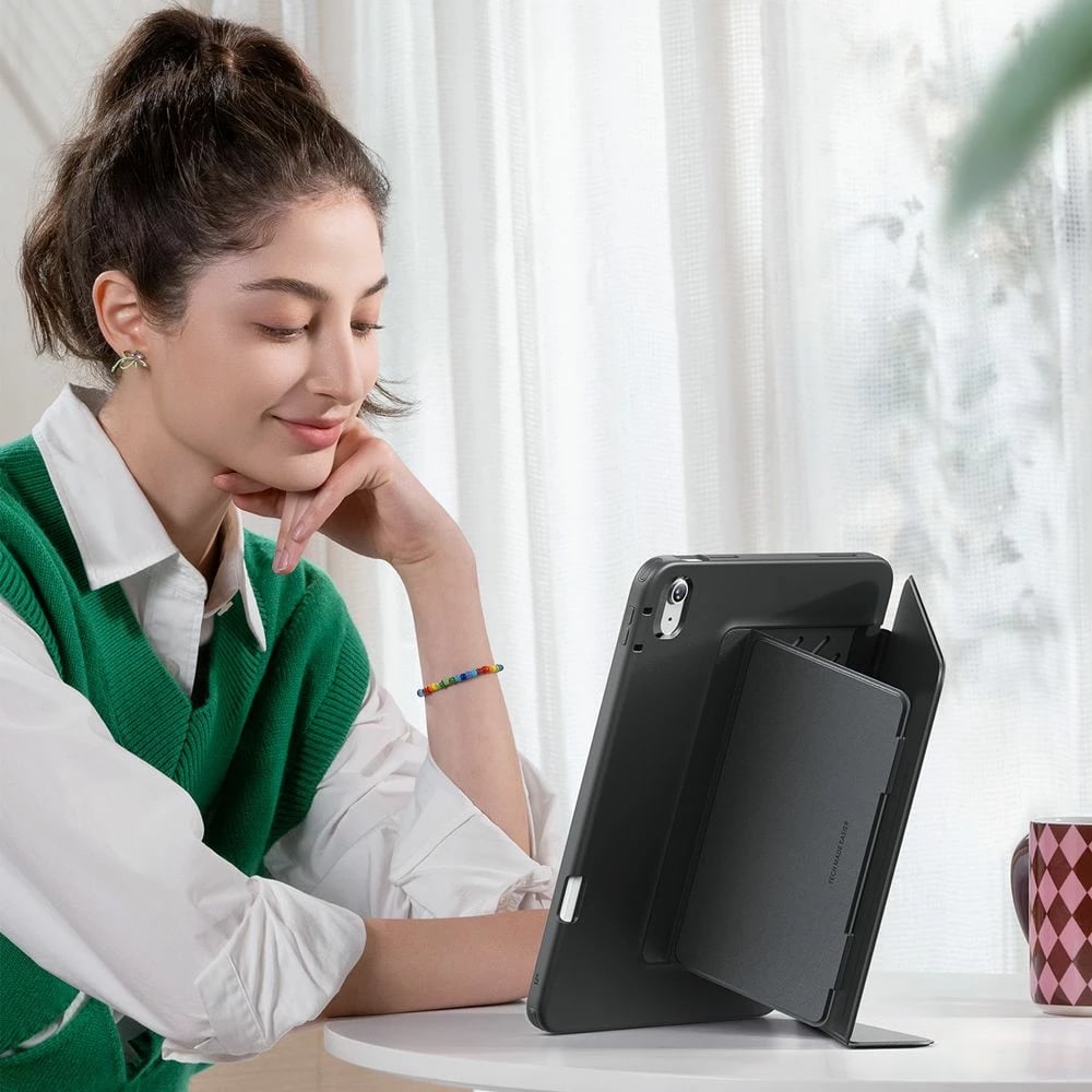 Mbështjellës ESR Flip Hybrid për iPad Air 13" (2024/2025), i zi