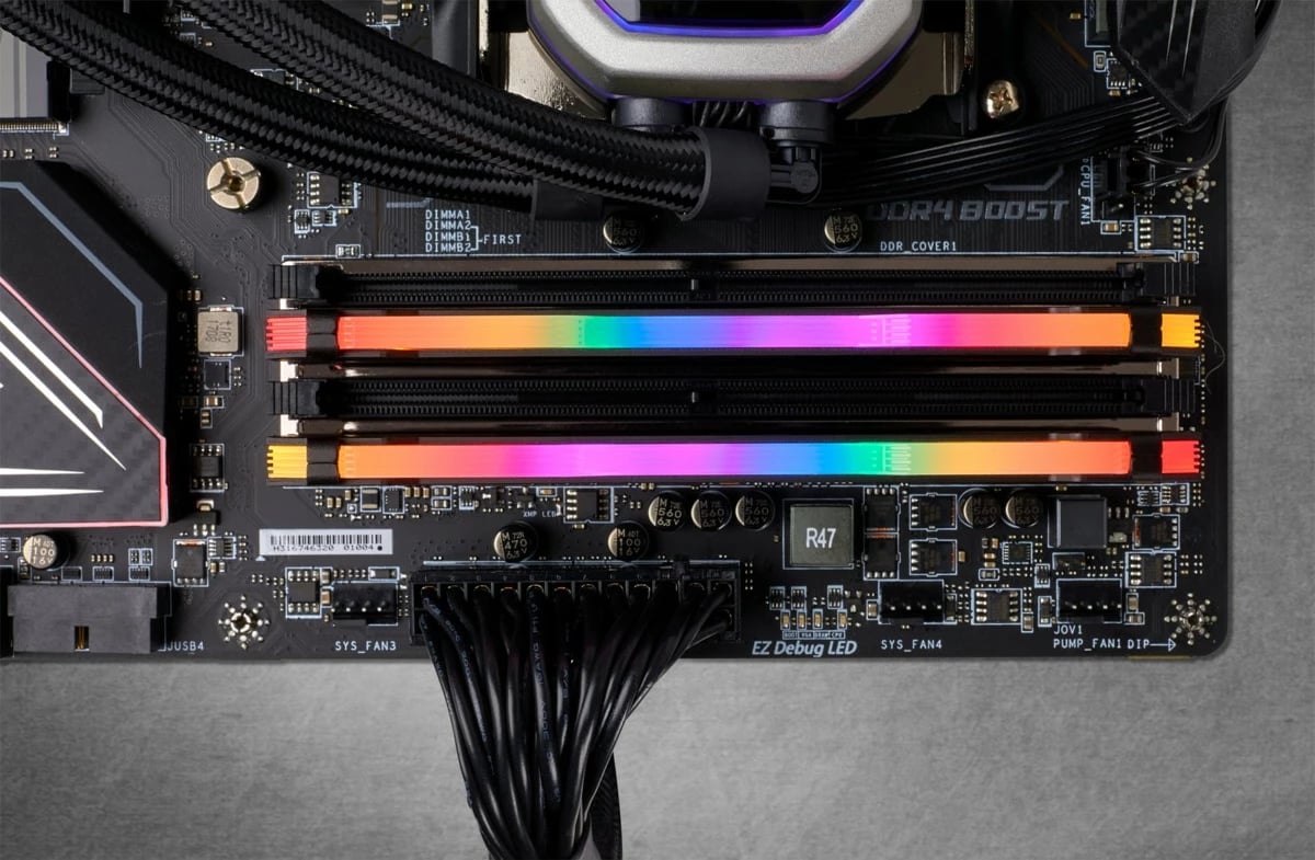 RAM Memorje Corsair Vengeance RGB Pro CMW32GX4M2D3600C18, 32 GB, 3600 MHz, e zezë