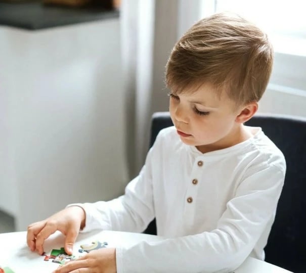 Puzzle Trefl Smok Diplodok 24 pjesë MAXI për fëmijë, 60x40 cm Puzzle Trefl Smok Diplodok 24 pjesë MAXI për fëmijë, 60x40 cm