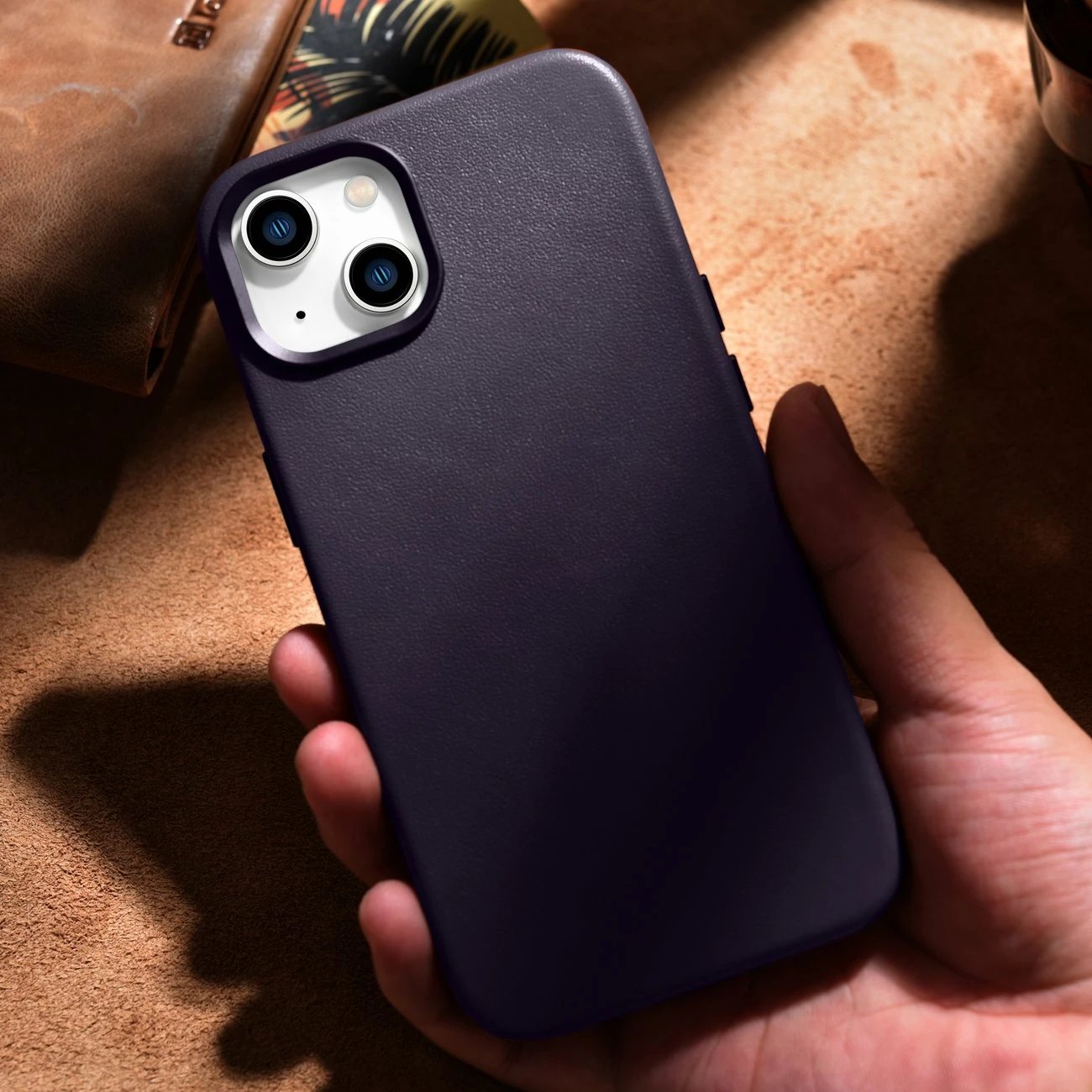 Mbështjellës iCarer për iPhone 14 Plus, lëkurë natyrale, MagSafe, Vjollcë e errët