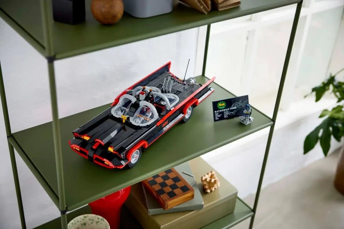 Set LEGO Batman 76328 Batmobile nga Seriali Klasik TV