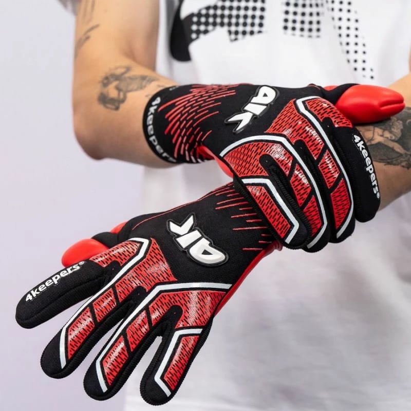 Doreza portieri për meshkuj 4keepers, të zeza e të kuqe