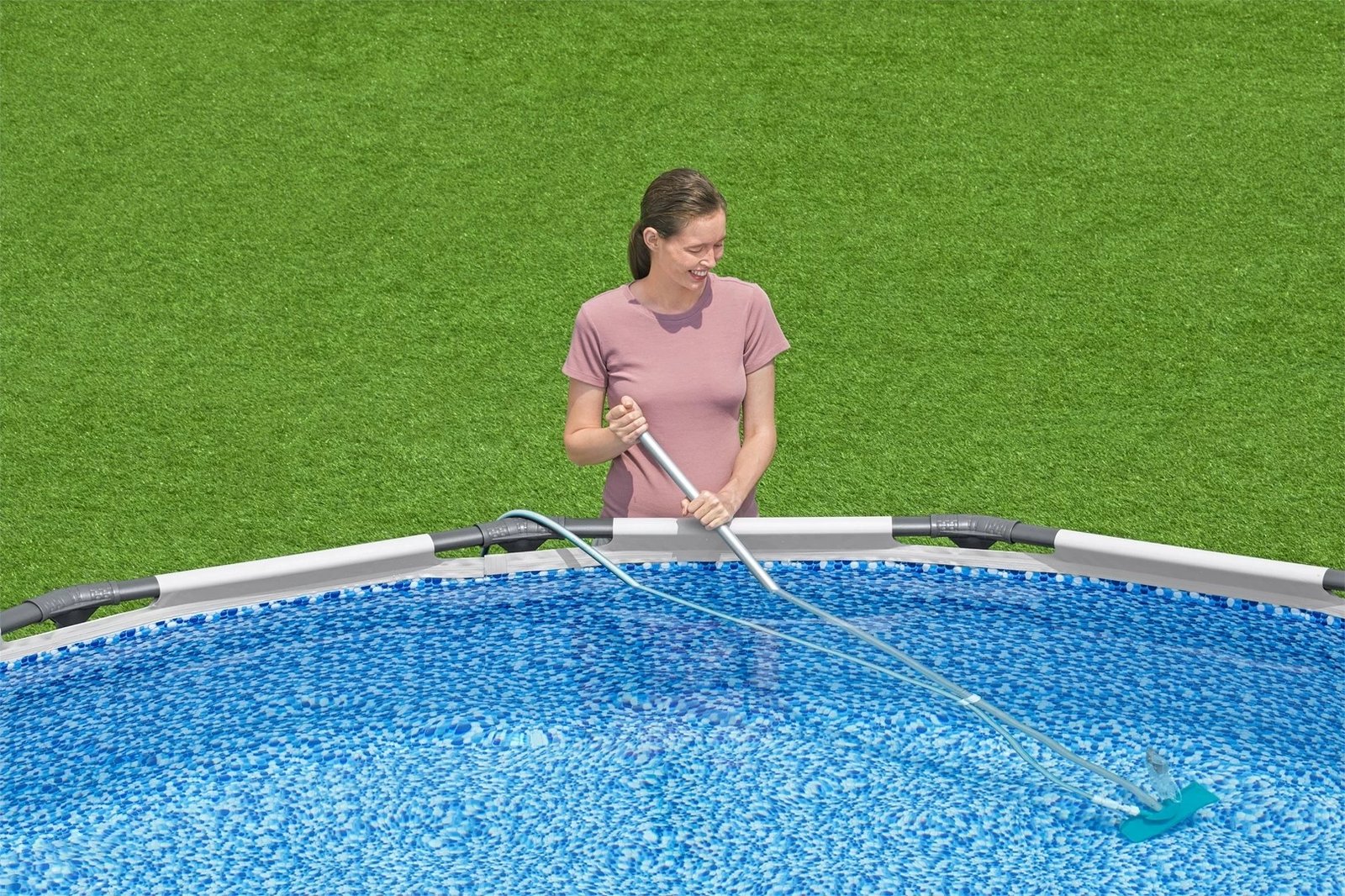 Set mirëmbajtje pishine Bestway AquaClear me fshesë vakumi dhe rrjetë, kaltër