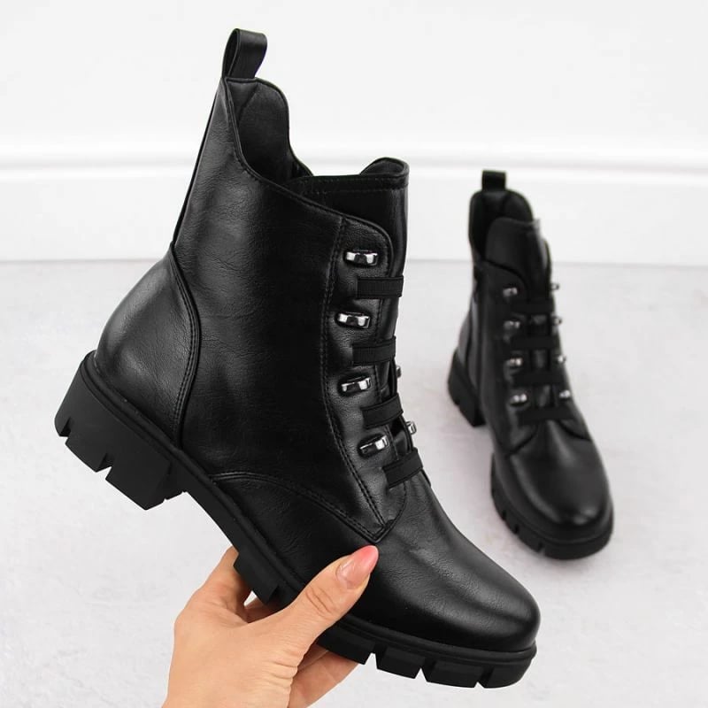 Çizme për femra M.Daszyński, të zeza