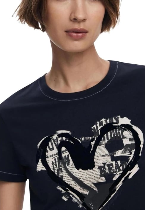 Maicë Desigual femra e zezë