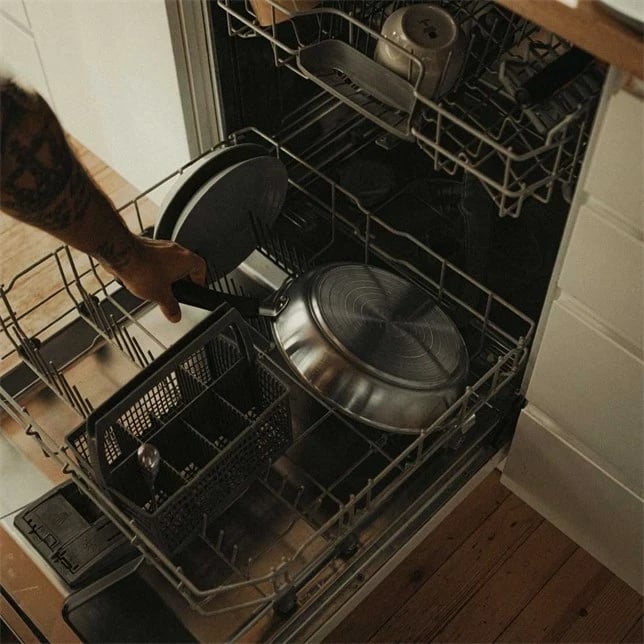 Tigan skuqjeje Fiskars Gourmet 1080857, çelik inox, veshje qeramike, i rrumbullakët, për gaz