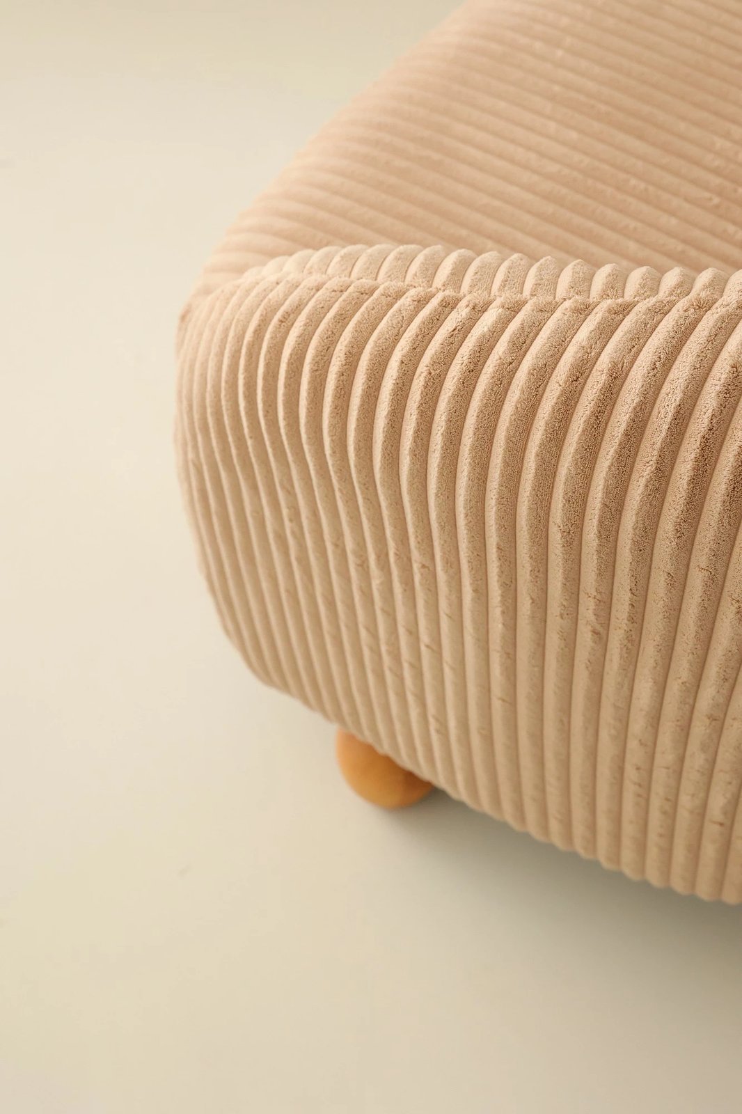 Karrige krahu Atelier del Sofa, Slon, bezhë