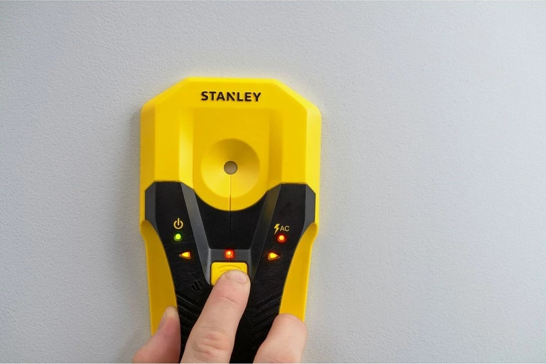 Detektor dixhital Stanley STHT77588-0 për kabllo të gjalla, metal dhe dru, zi/verdhe