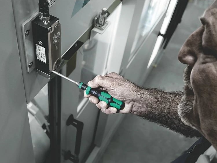 Set kaçavidash Wera 838 RA-R M, 15 pjesë, me mbështjellës, zi/gjelbër