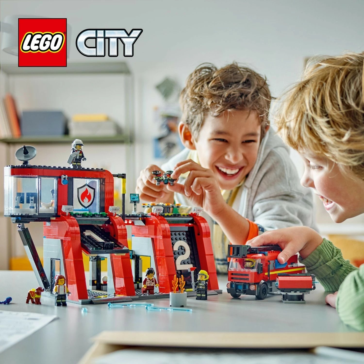 Set ndërtimi LEGO City 60414, stacion zjarri me kamion, 843 pjesë, shumëngjyrësh Set ndërtimi LEGO City 60414, stacion zjarri me kamion, 843 pjesë, shumëngjyrësh