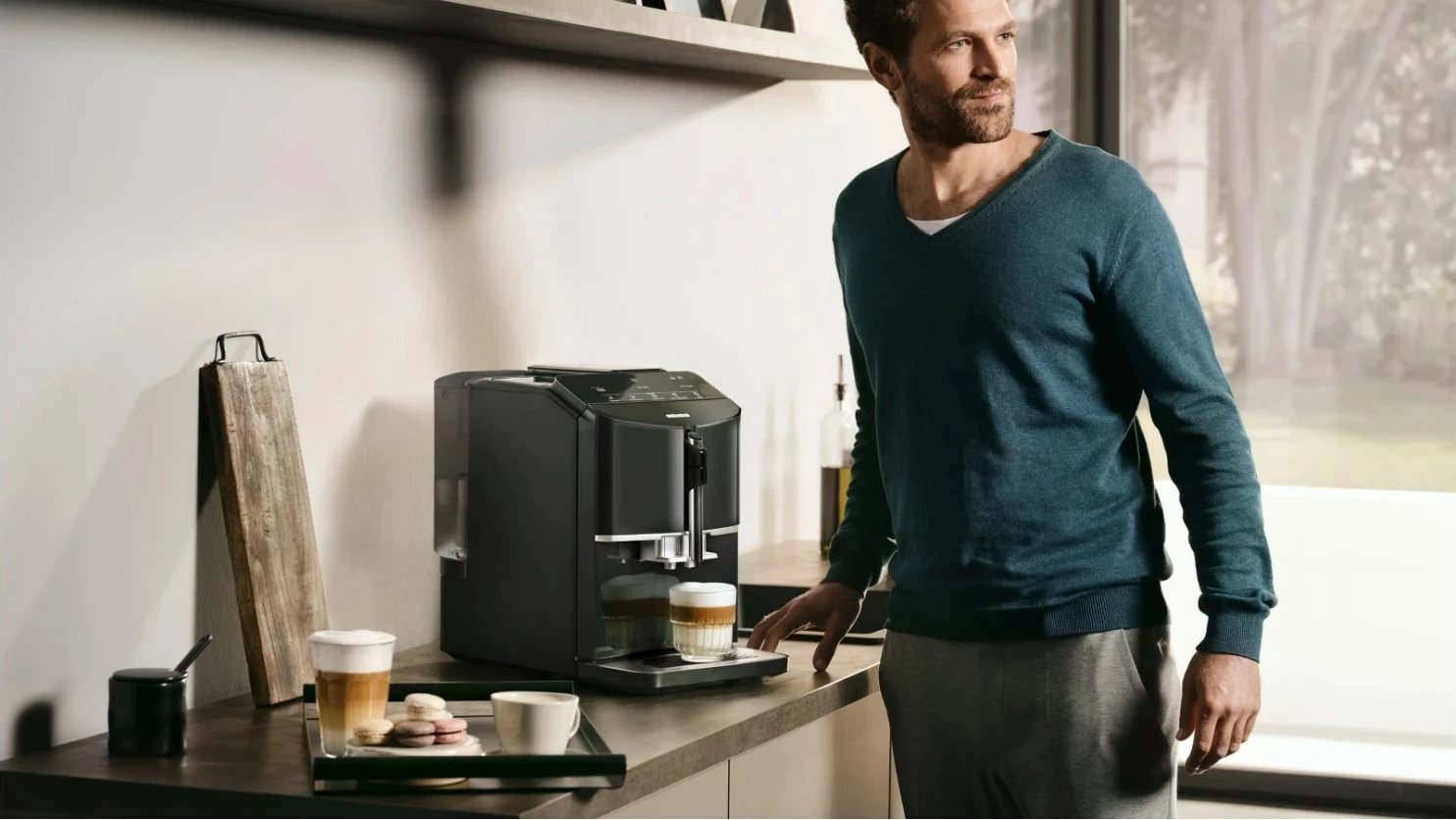 Aparat kafeje Siemens EQ.300 TF301E19, plotësisht automatik, 1.4 L, i zi