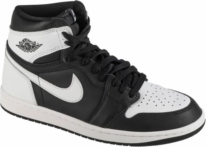 Atlete për meshkuj Nike Jordan, të bardha e të zeza
