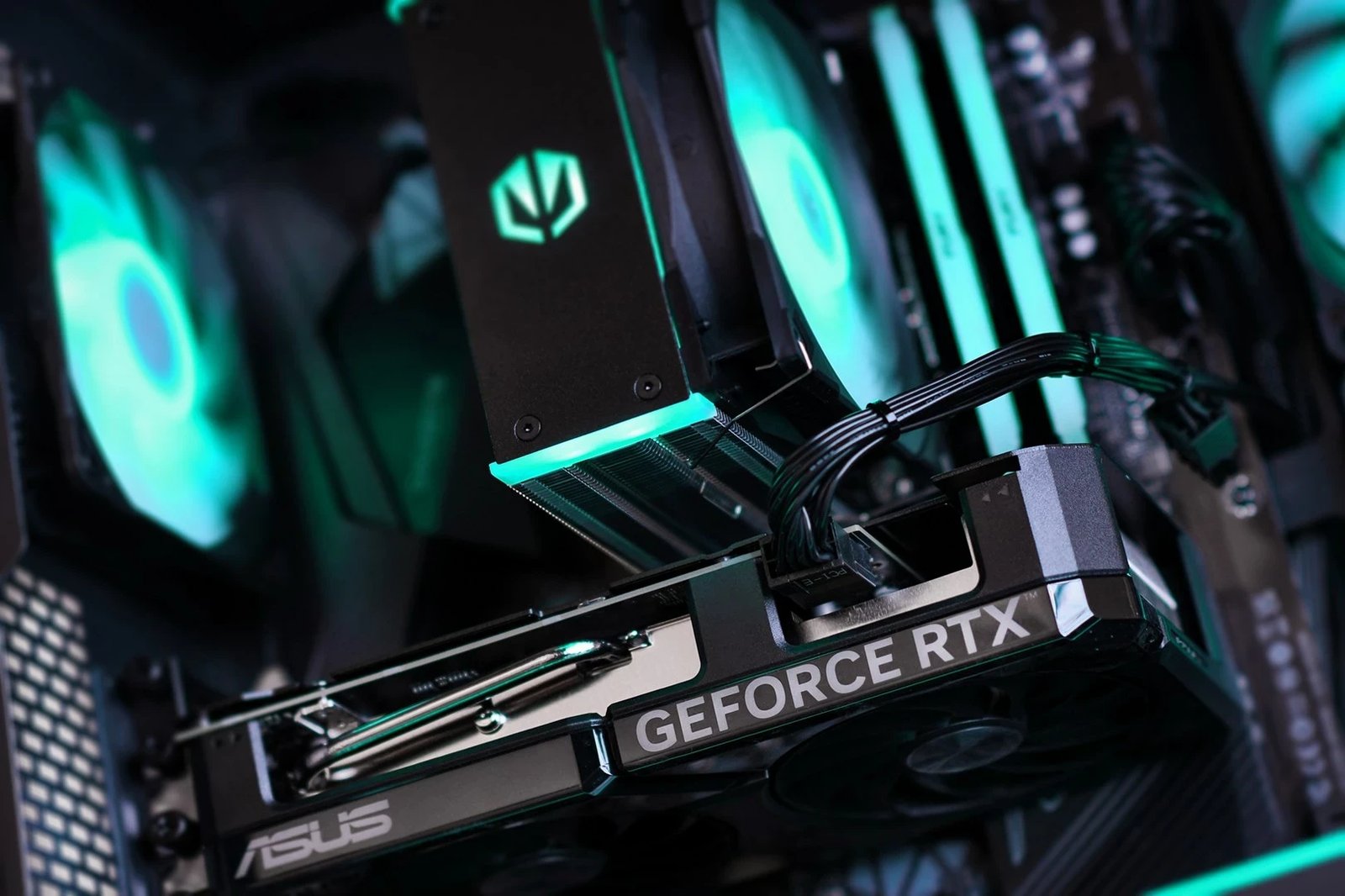 Kompjuter Gaming, AMD Ryzen 5, 32GB RAM, 1TB SSD, AMD Radeon RX 6600
