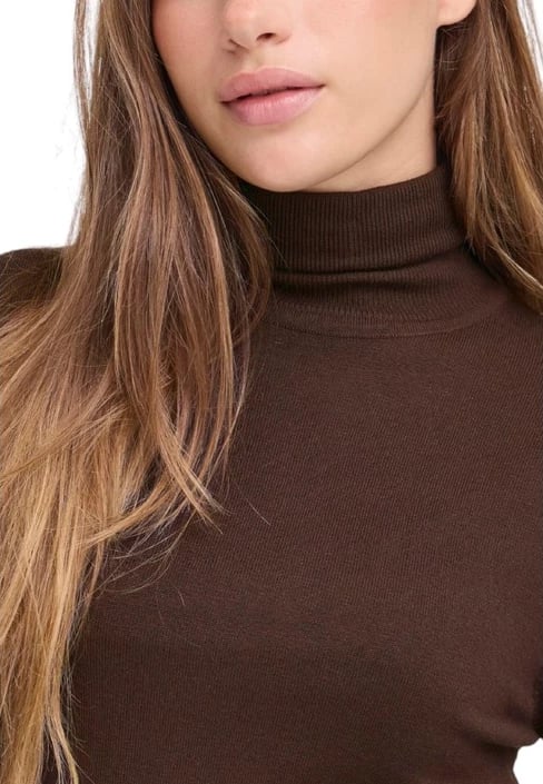 Xhemper femra Ichi, kafe