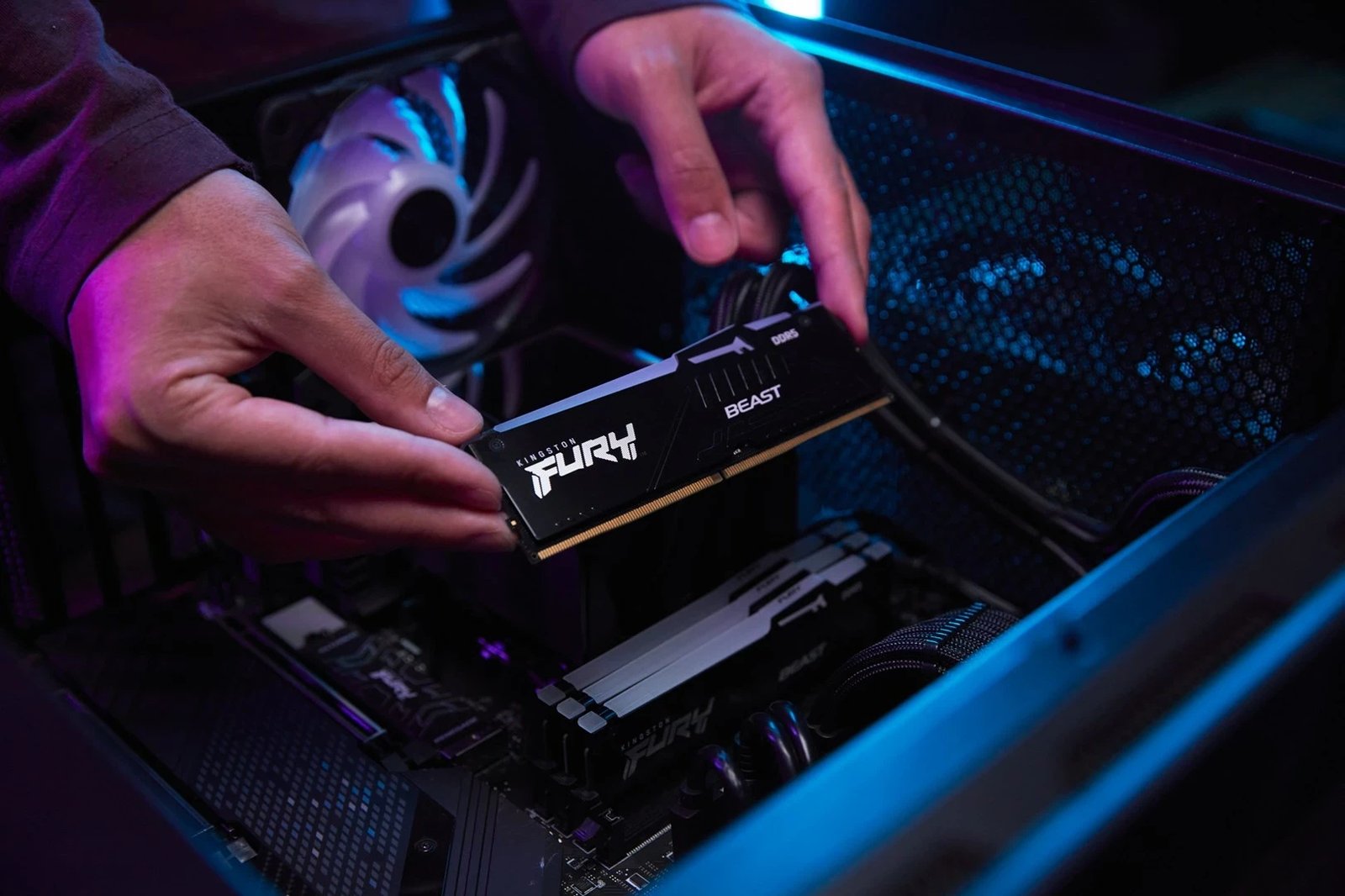 RAM Memorje Kingston FURY Beast 32GB 5600MT/s DDR5 RGB (Kit prej 2 copë)