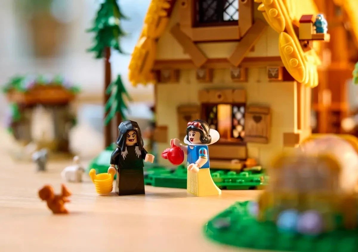 Set LEGO Disney 43242, Shtëpia e Borëbardhës dhe Shtatë Xhuxhëve