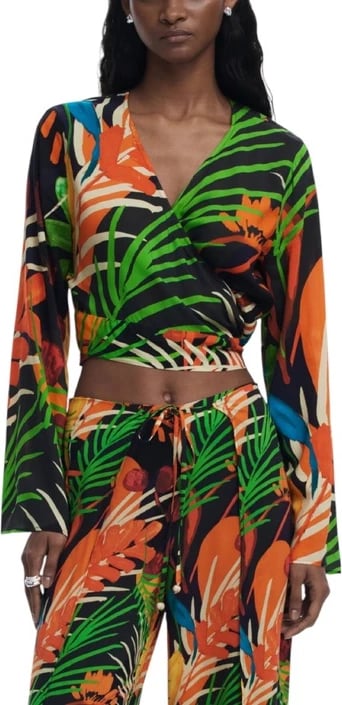 Maicë Desigual, femra, e zezë