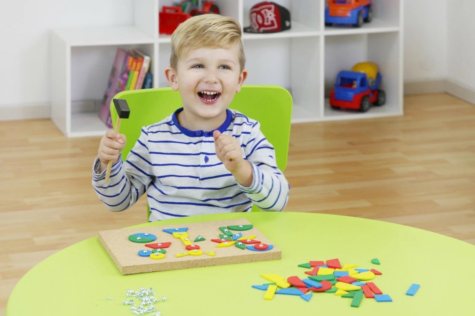 Set kreativ Lena Hammer Game, 72 pjesë, shumëngjyrëshe Set kreativ Lena Hammer Game, 72 pjesë, shumëngjyrëshe