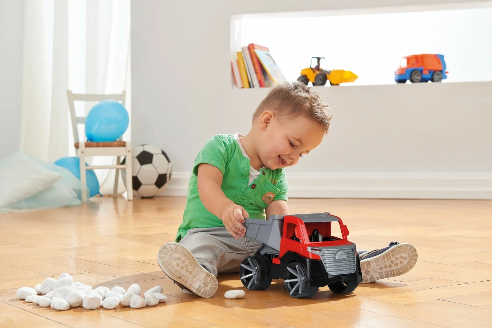 Kamion lodër Lena Truxx2, me figurë, 29 cm, Kuq/Gri/Zi