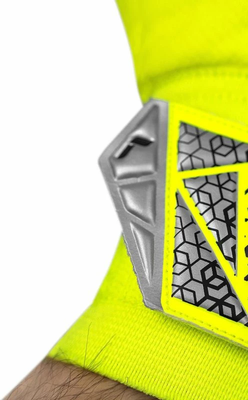 Dorëza portieri Reusch për meshkuj, të zeza dhe të verdha