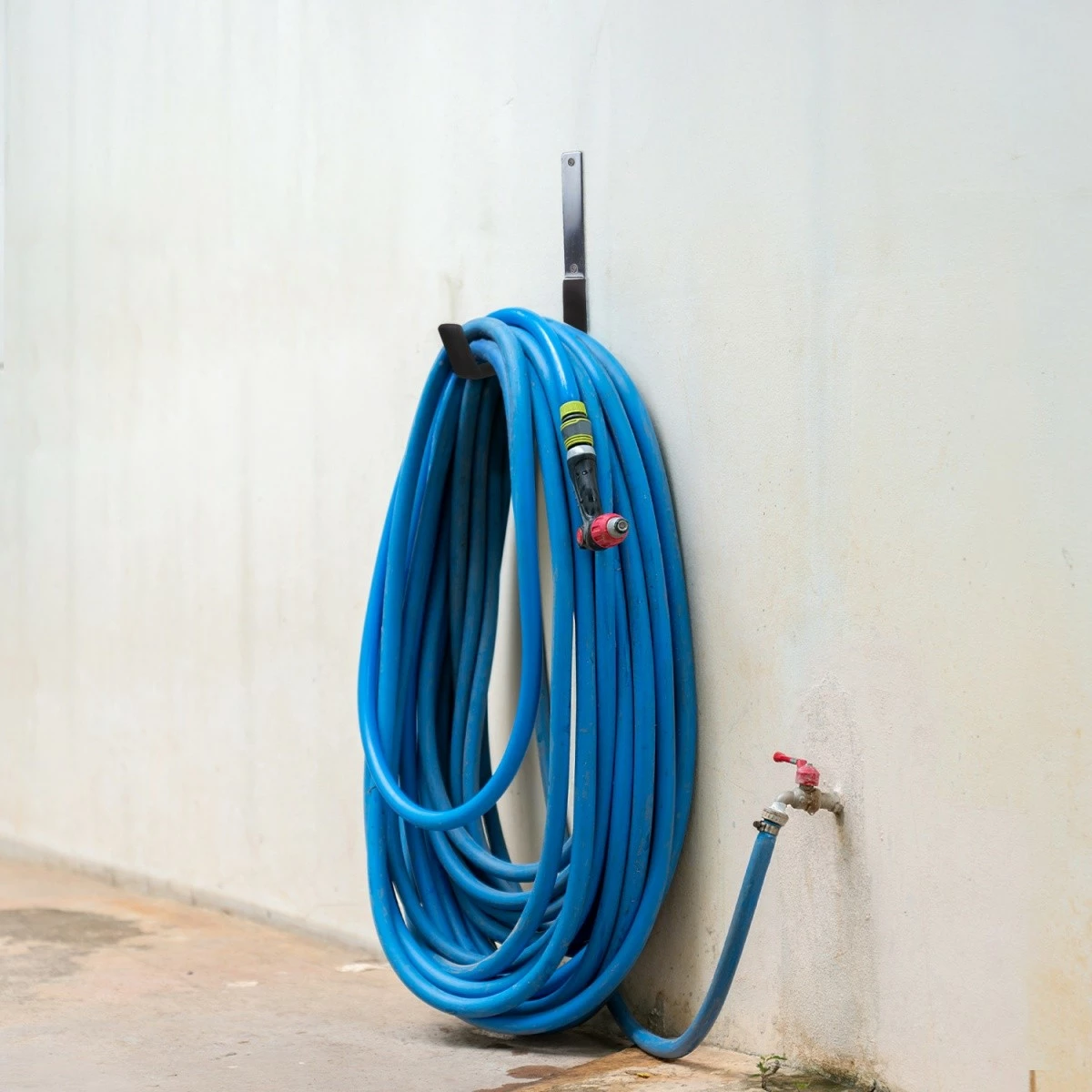 Mbajtës muri çeliku Maclean MC-483, për goma/biçikleta/shkallë, 5kg, Zi