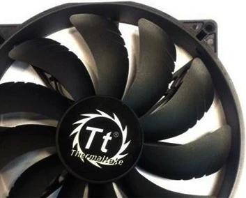 Ventilator kase Thermaltake Pure 20, 200mm, 800 RPM, i zi