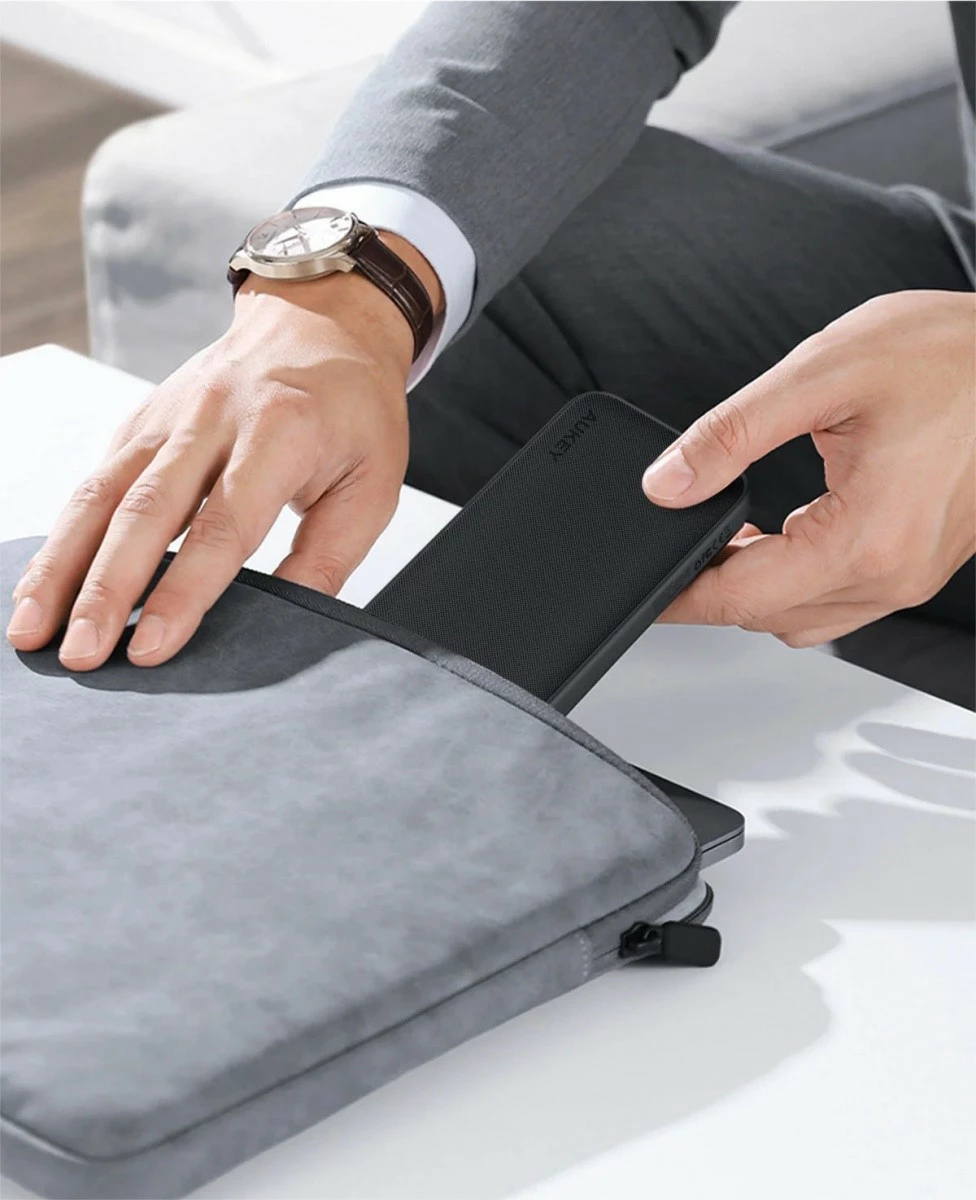 Power bank AUKEY PB-Y46P Spark Go, 10000mAh, 22.5W, 2xUSB, USB-C kabllo, Zi