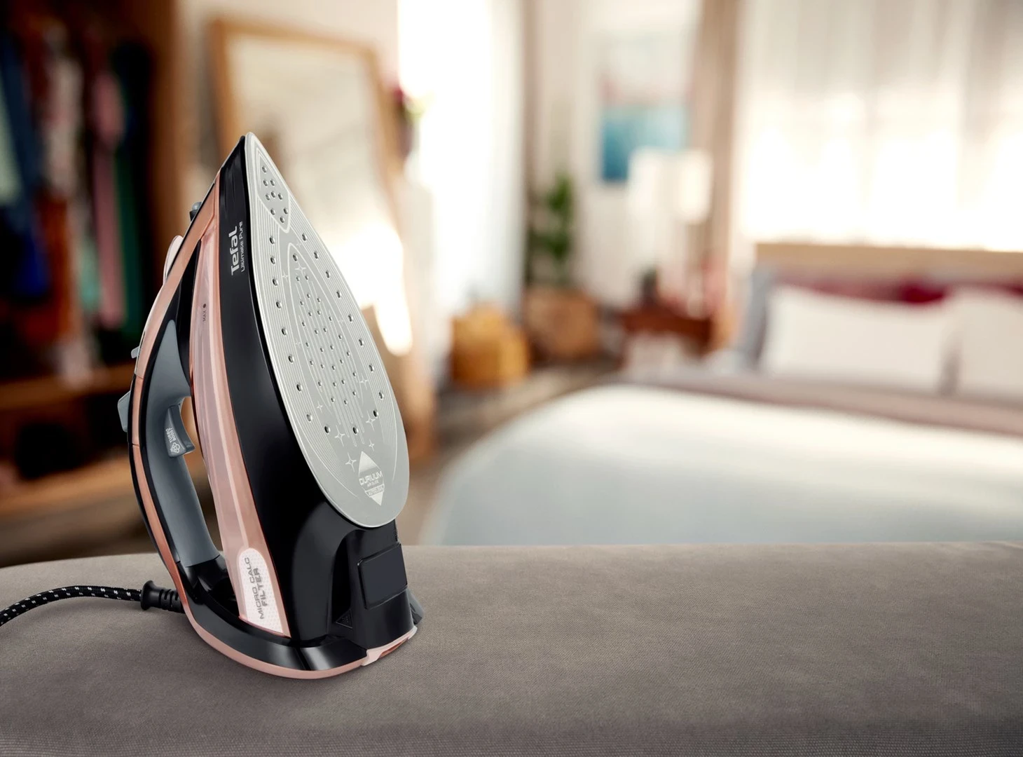 Hekur për hekurosje Tefal Ultimate Pure FV9845, 3200W, i zi/bakër