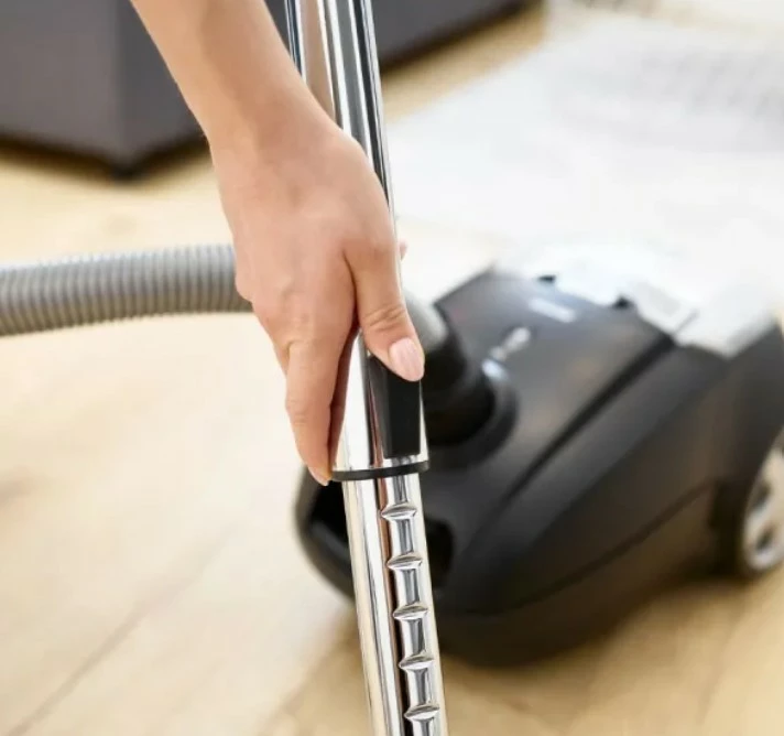 Fshesë me korrent me qese MPM MOD-54, 850W, e zezë