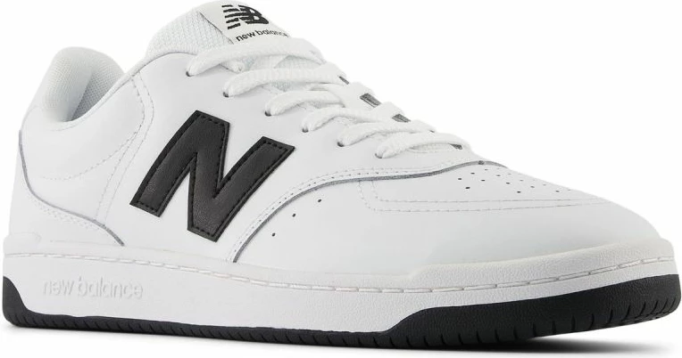 Atlete për stil jetese New Balance, të bardha