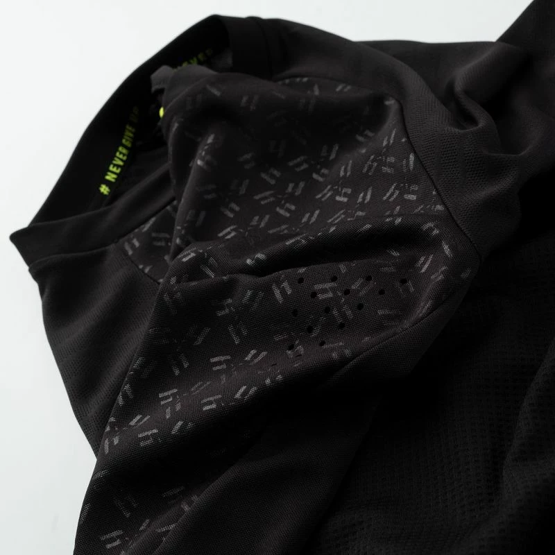 Maicë për meshkuj Huari, e zezë