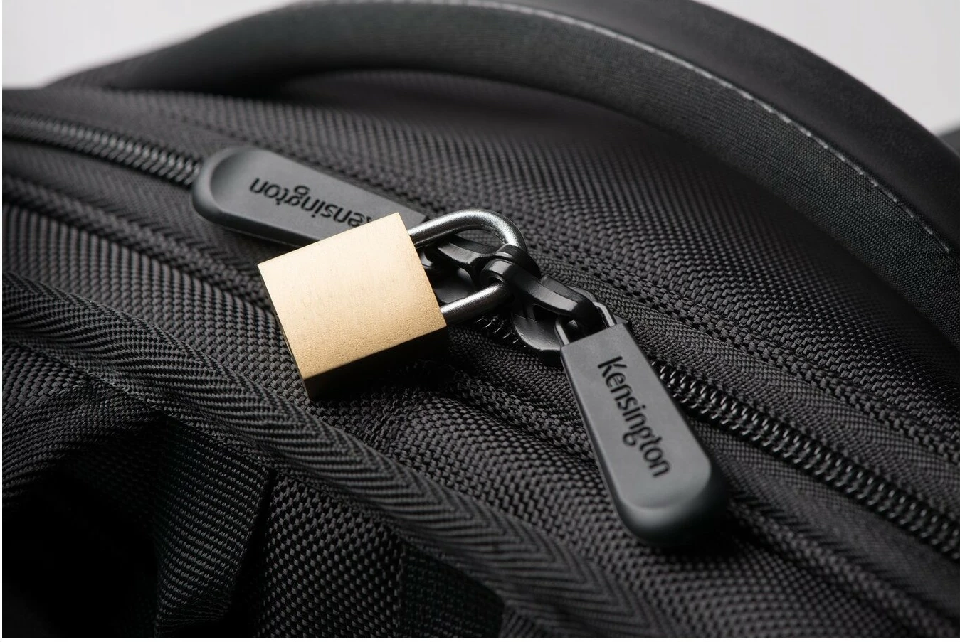 Çantë shpine Kensington Contour 2.0 Pro 17", e zezë