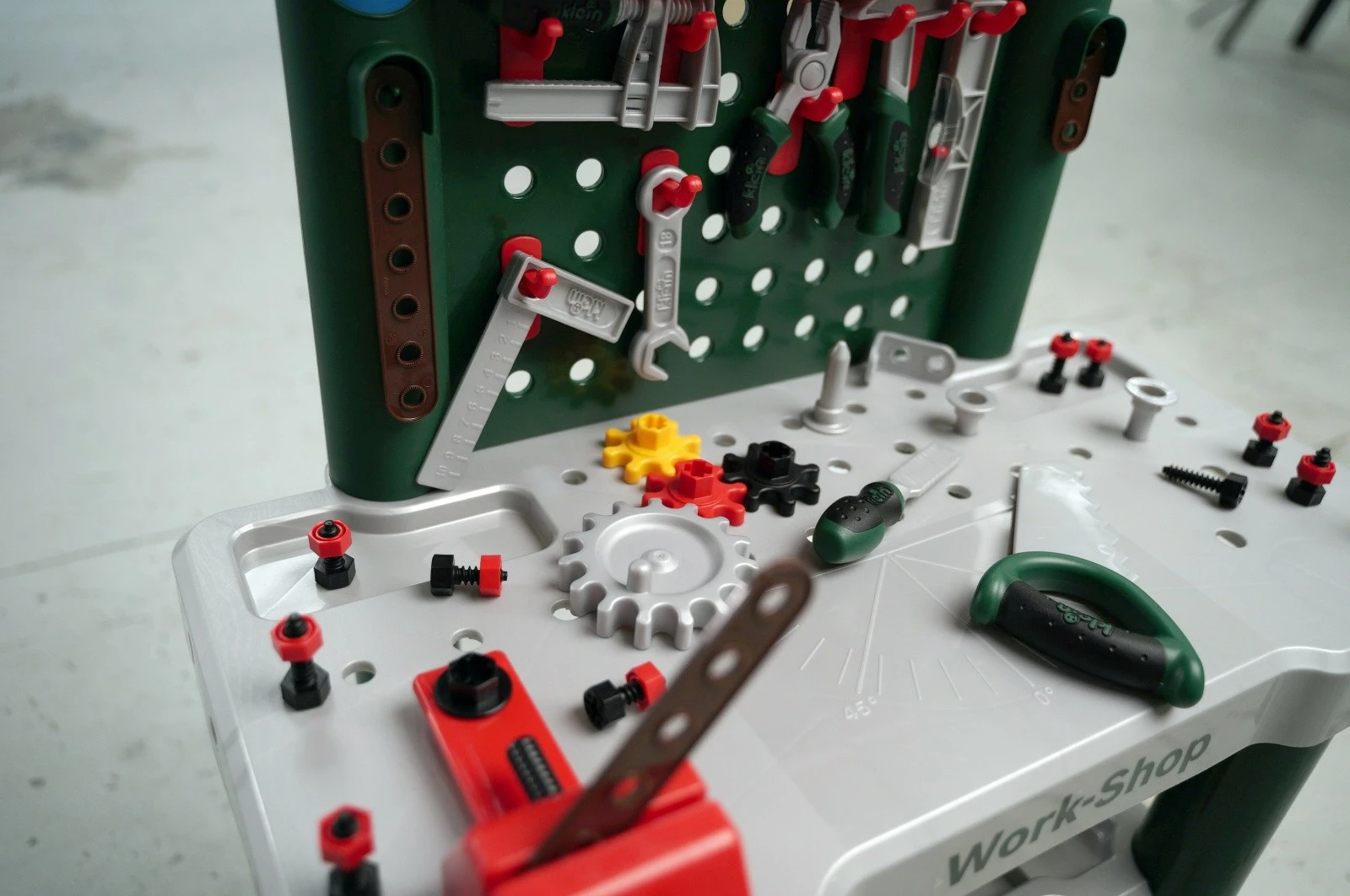 Tavolinë pune lodër për fëmijë Klein Bosch Workshop 82 pjesë, Multikolor