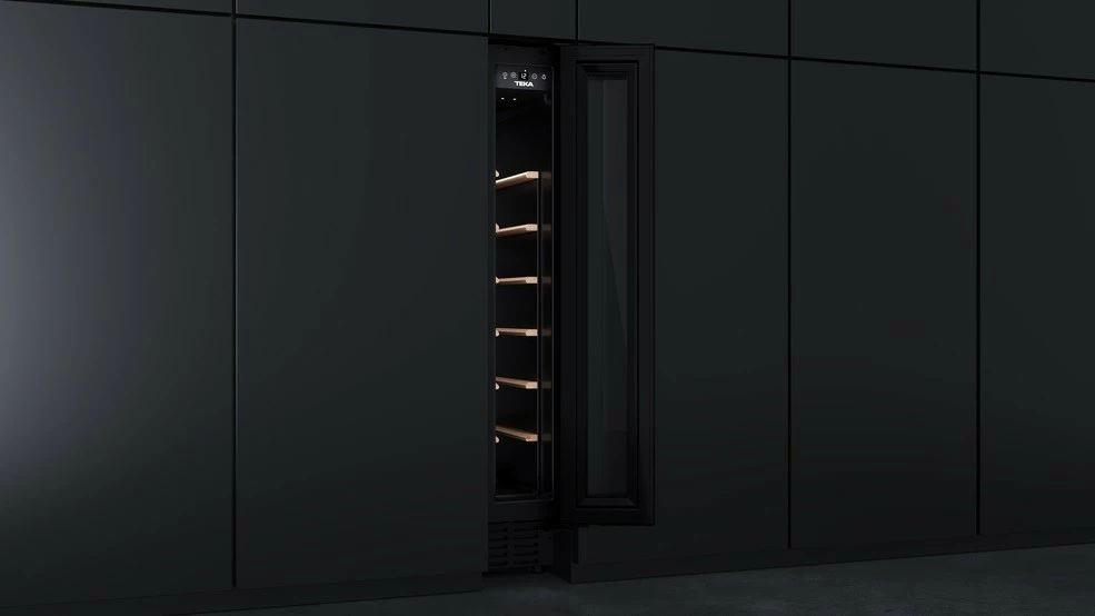 Ftohës vere i inkastrueshëm, TEKA, RVU 10008 GBK (113610003), 8 shishe, display dhe kontroll elektronik, LED, klasa G, i zi