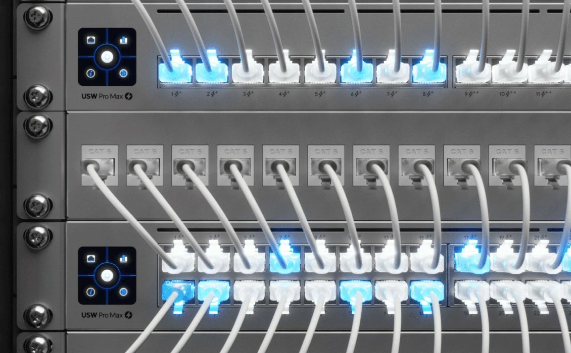 Kabllo patch Ubiquiti UACC-Cable-Patch-EL-0.15M-W, 0.15 m, Cat6, RJ-45, RJ-45, Translucent, White