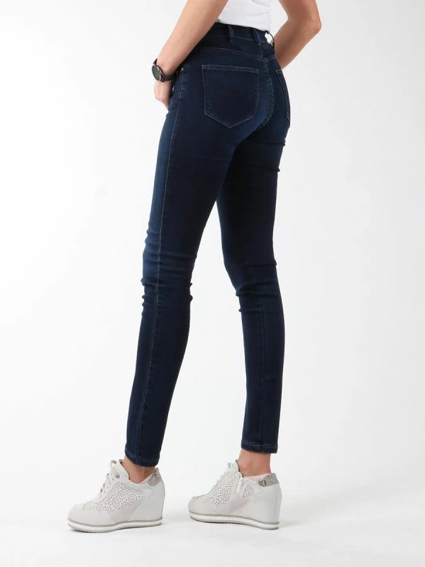 Xhinse për femra Wrangler, të zeza