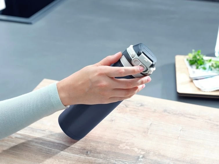 Gotë termike udhëtimi Leifheit 3275, 600 ml, e zezë/blu