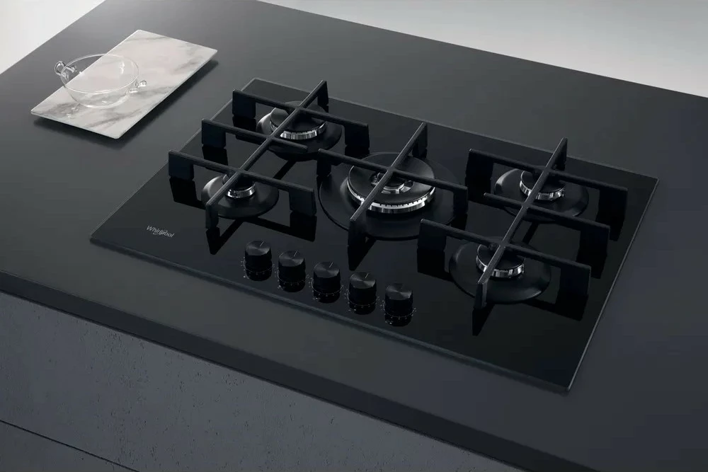 Sobë gazi me xham Whirlpool AKWL728NB, 5 zona, e zezë