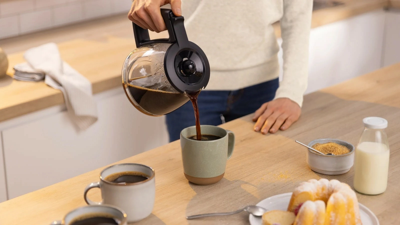 Makine kafeje Bosch TKA2M113, 10 filxhanë, 1200W, e zezë