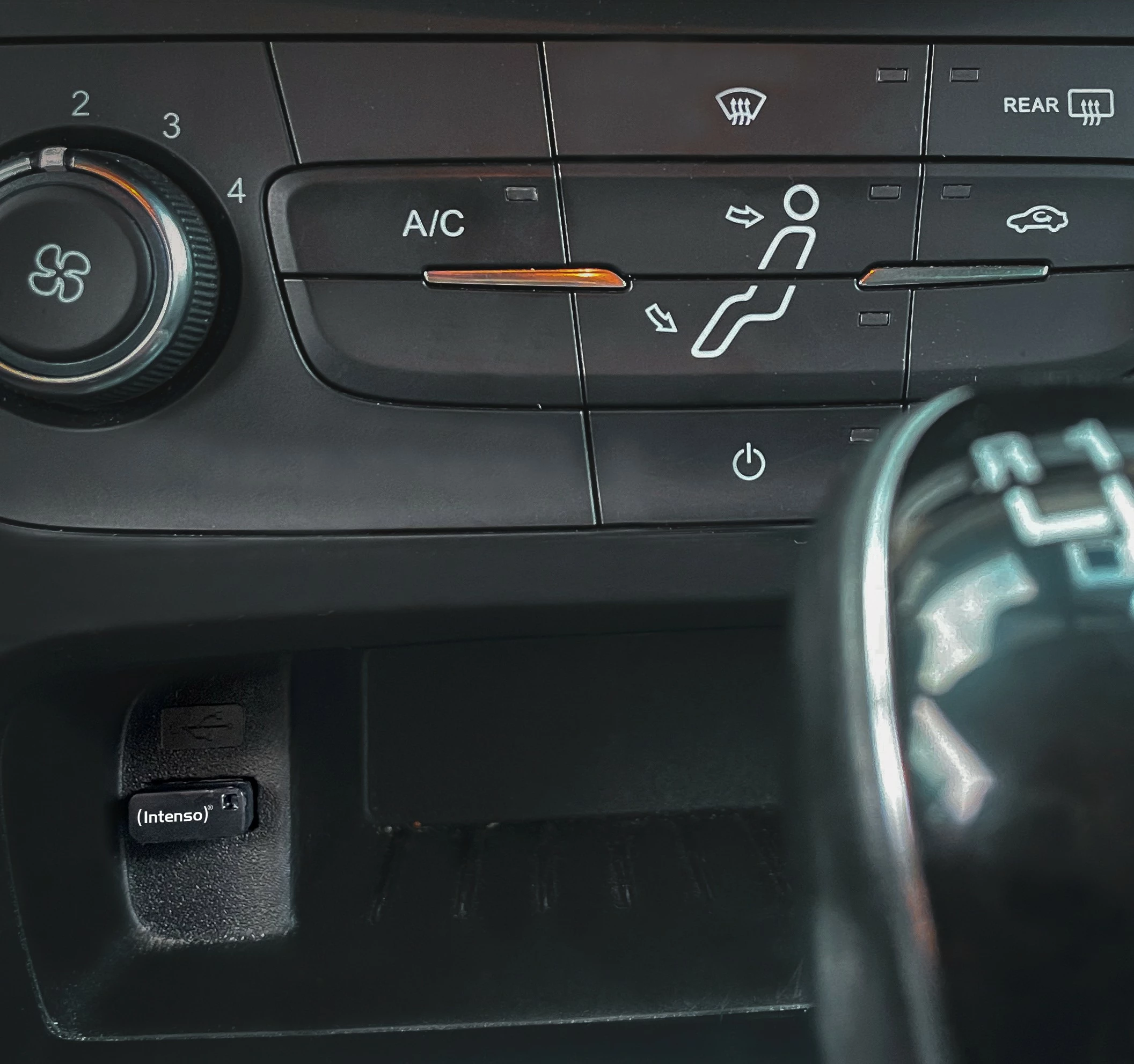 USB Intenso Slim Line 32 GB, USB Type-A, 3.2 Gen 1, e zezë