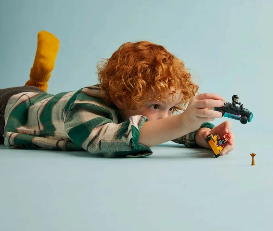 Set LEGO City Go-Kart and Race Drivers 60400, 99 pjesë, plastikë, për fëmijë, portokalli dhe tirkiz