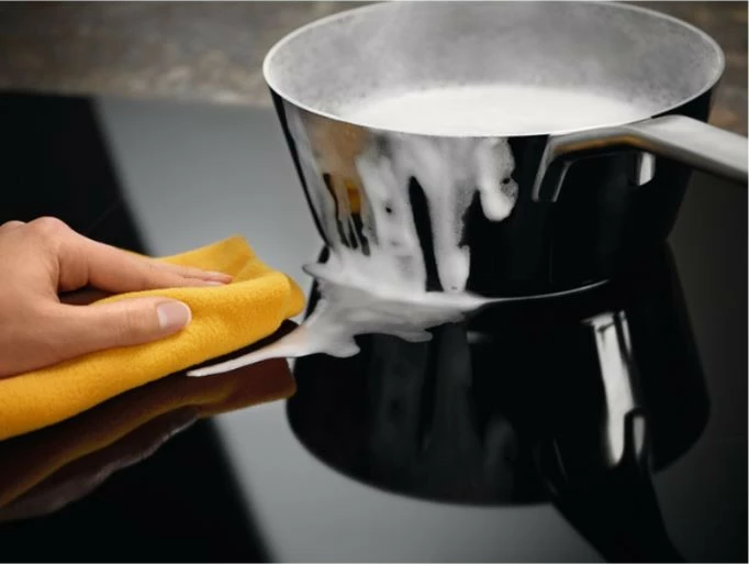 Pllakë gatimi me induksion Electrolux LIV63431BK, 60 cm, e zezë