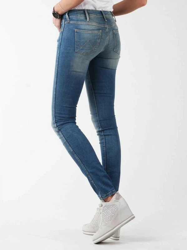 Pantallona Wrangler femra, Sandy Blues