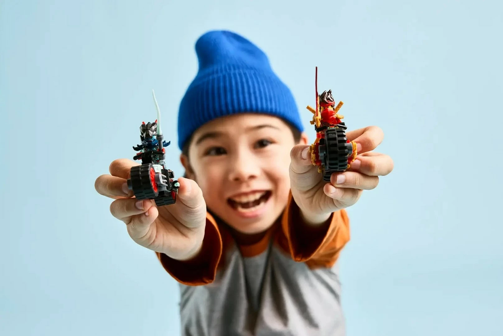 Set LEGO NINJAGO 71838 Kai's Motorcycle Speed Race me 2 minifigura