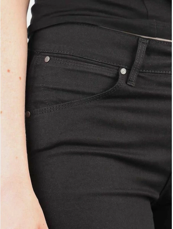 Pantallona Wrangler femra, Caitlin Slim Leg