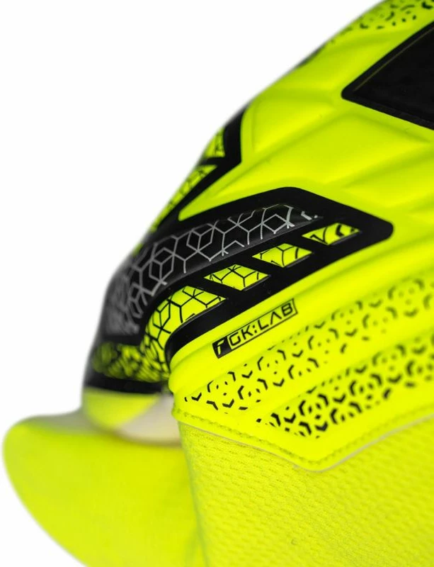 Dorëza portieri Reusch për meshkuj, të zeza dhe të verdha