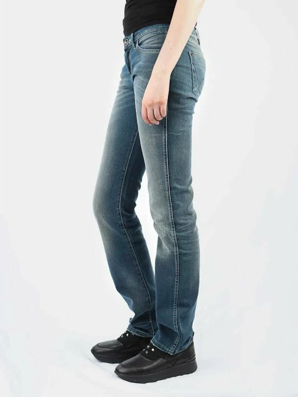 Pantallona xhinsi Wrangler femra